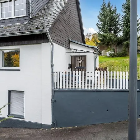 Cosy In Bestwig With Parking